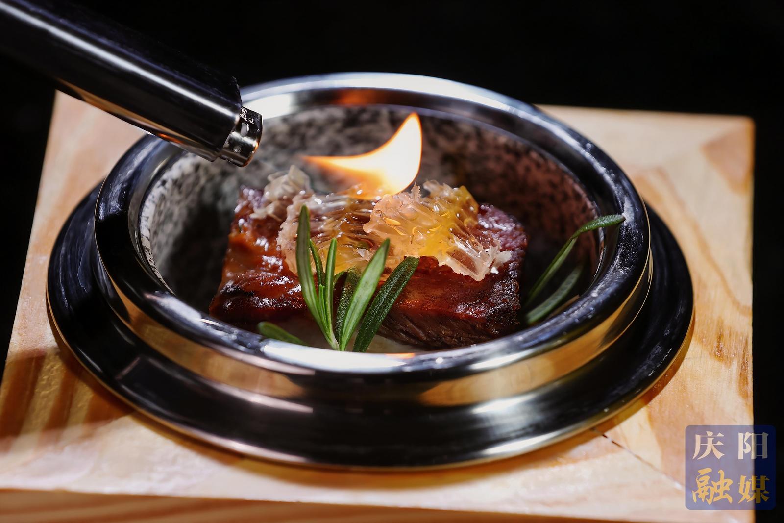 子午岭蜂巢火炙早胜牛排。