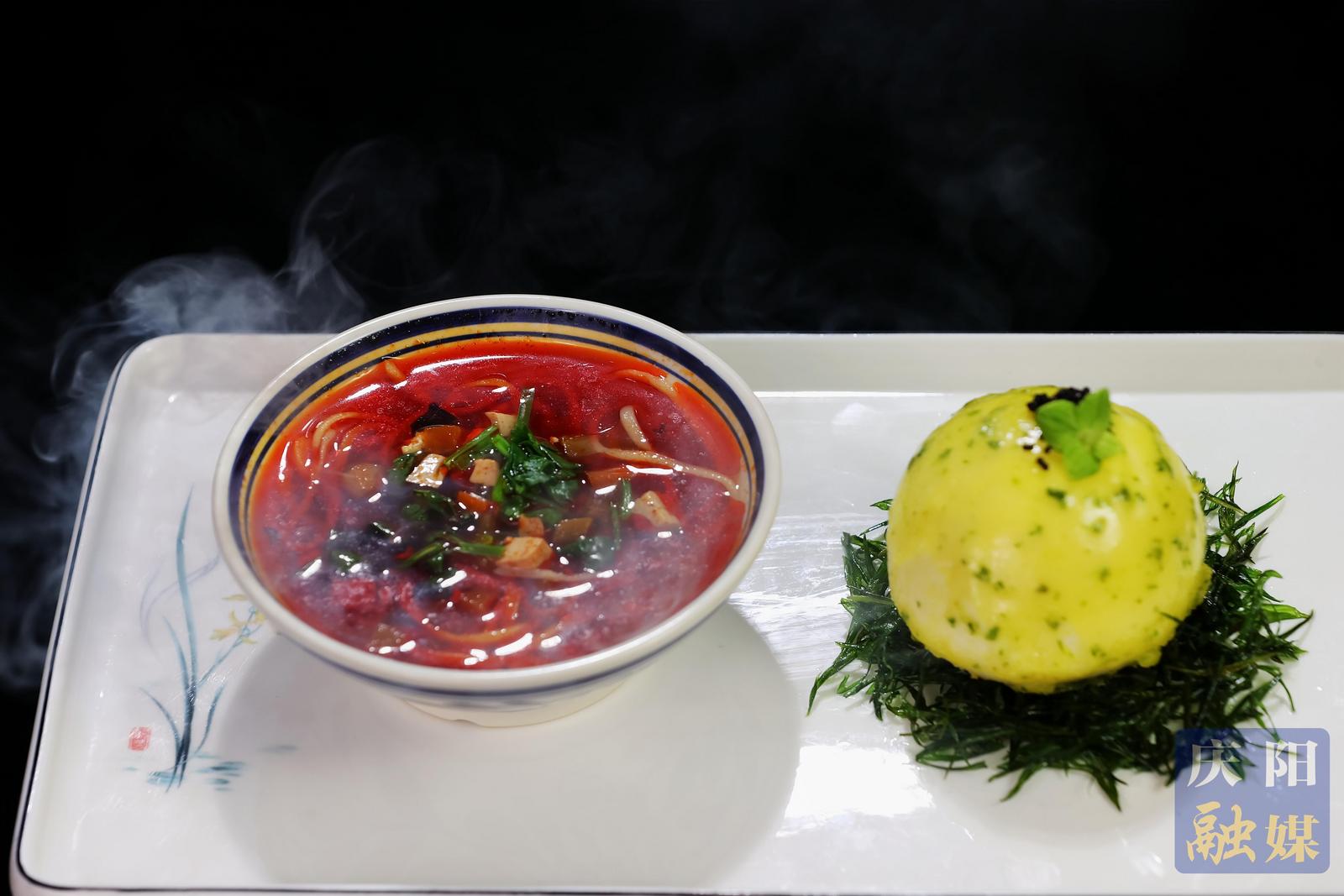 华池荞剁面遇上杂粮葱油包。