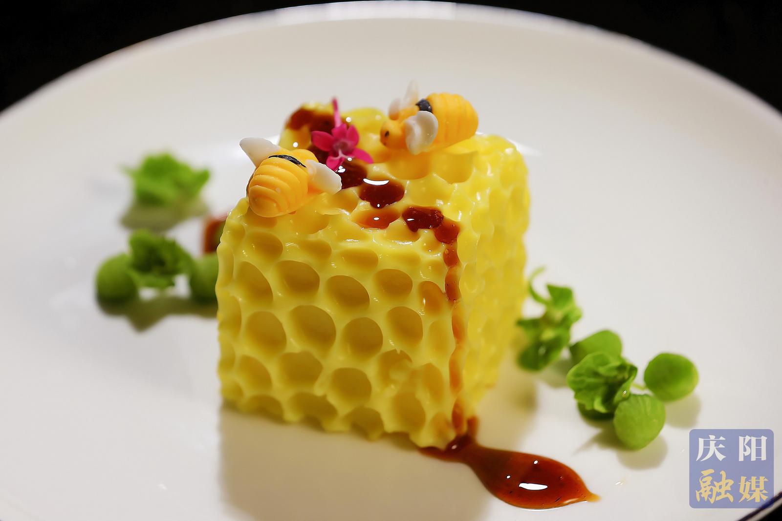 黄金纬度归巢苹果派对。